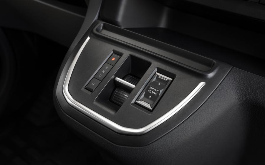 Детали интерьера Opel Vivaro-e 2020 года  (фото 9 из 17)